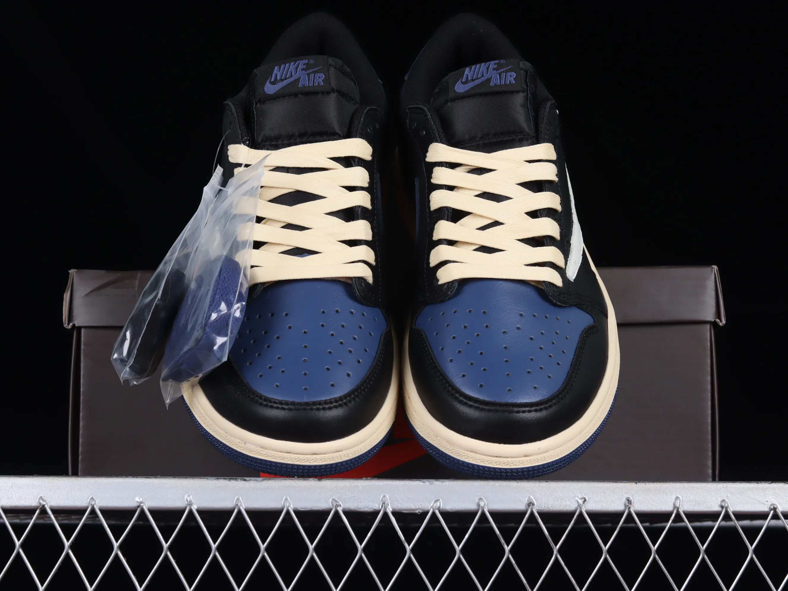 All categories Air Jordan Jordan series basketball shoes Air Jordan 1 Low Travis Scott x Air Jordan 1 AJ1 Joe 1 Overhook low-top basketball shoes DM7866-041